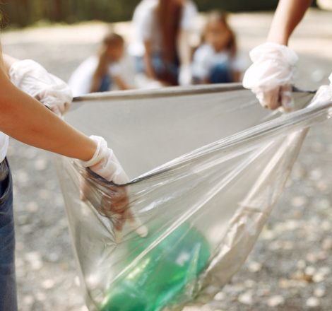 children-collects-garbage-in-garbage-bags-in-park-Q5VGGXP.jpg